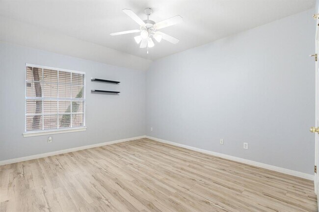 Building Photo - 15224 Calaveras Dr
