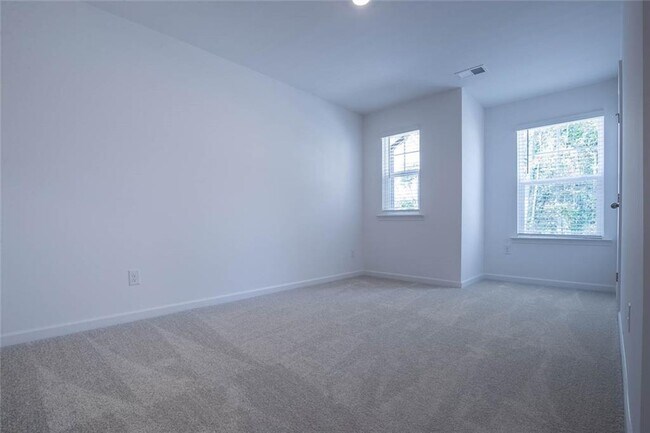 Building Photo - 2425 Livi Ln