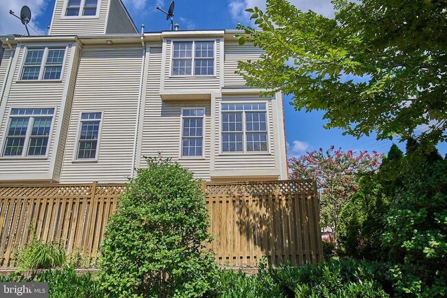 Building Photo - 504 N Thomas St