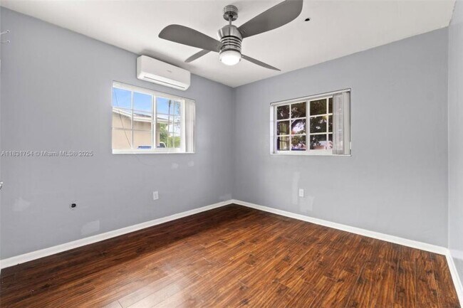 Building Photo - 4 bedroom in Hollywood FL 33024