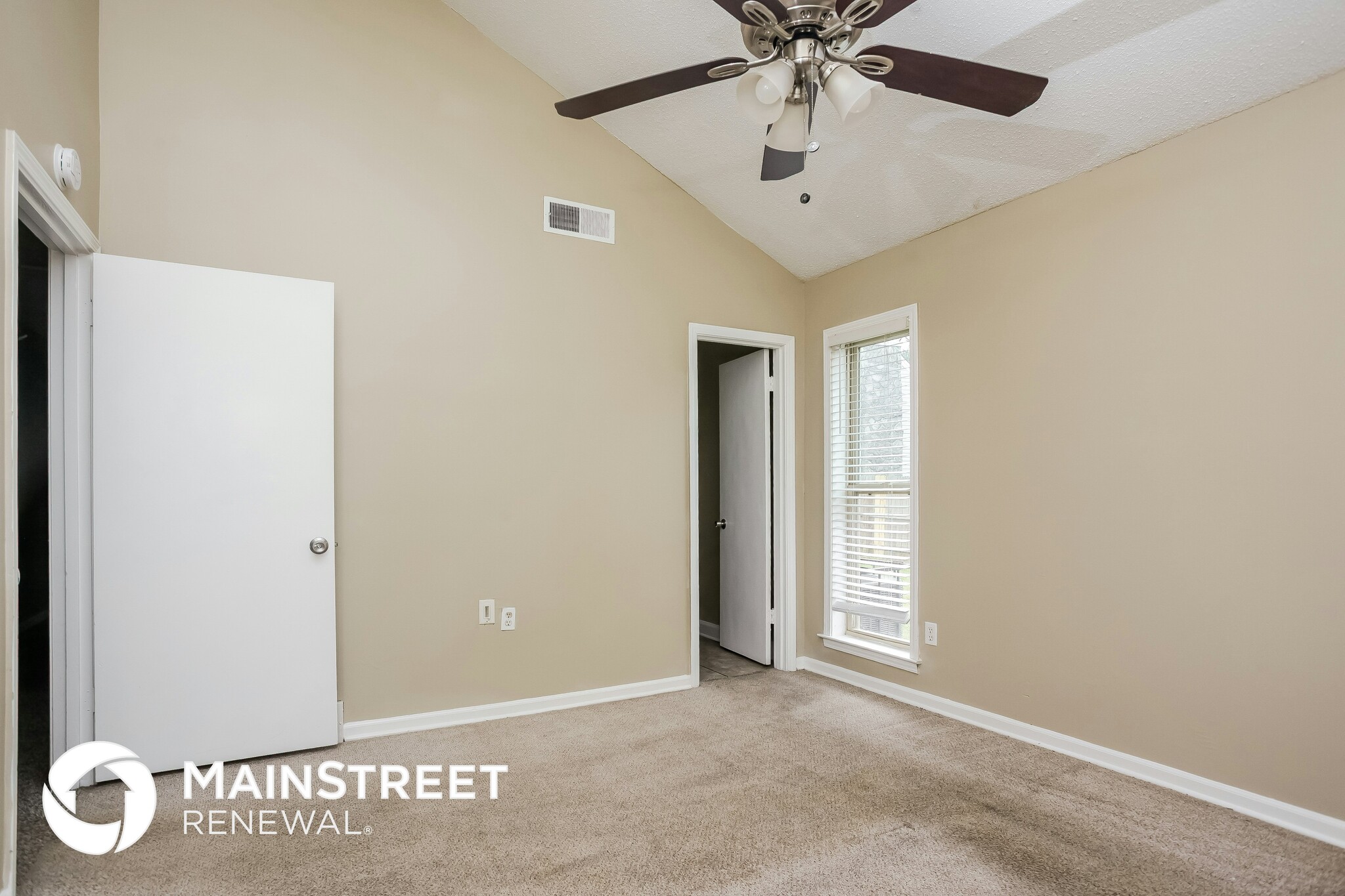 Building Photo - 5262 Sunray Dr