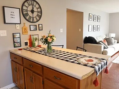 Building Photo - 100 York Dr