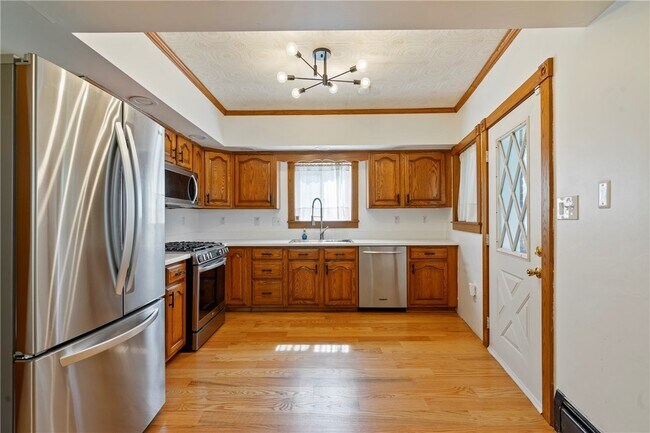 Building Photo - 6026 Sawyer St