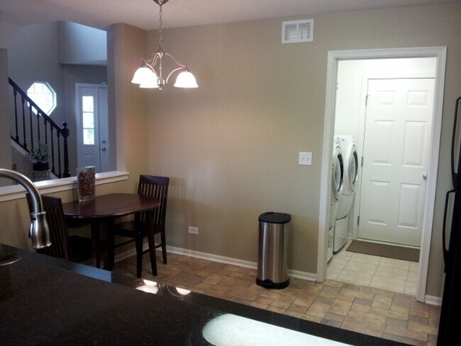 Building Photo - Lakemoor 2 Bedroom 2.5 Townhome Available!