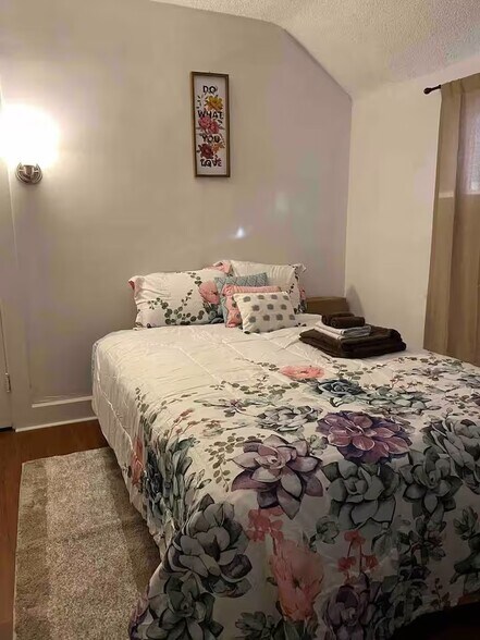 Building Photo - 711 Seymour Ave