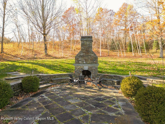 Building Photo - 136 Tory Hill Farm Rd