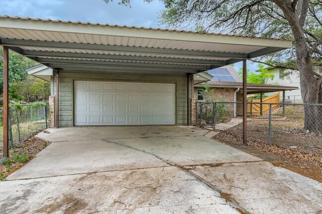 Building Photo - Gorgeous San Antonio home with large backy...