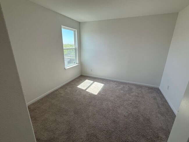 Building Photo - Move-In Ready 4BR with Private Yard & Fire Pit – Won’t Last!