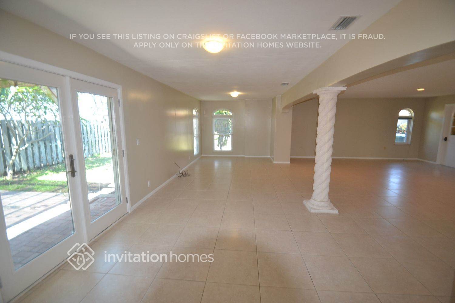 Building Photo - 3705 Pin Oaks St