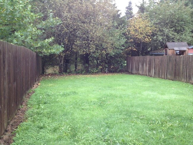 Building Photo - 35413 Oakwood Dr