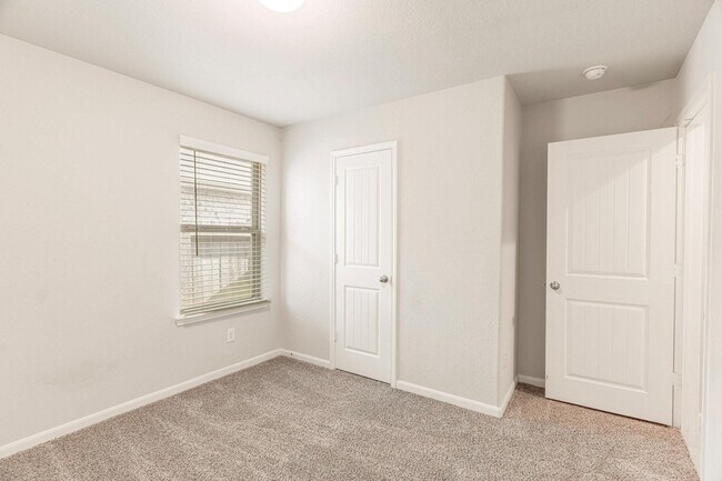 Building Photo - 7558 Highland Chase Dr