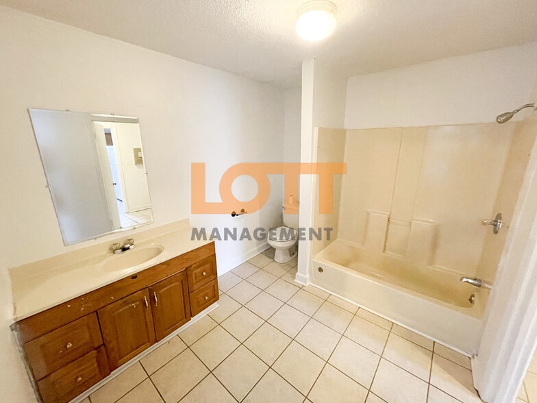 Building Photo - 27 Pendleton Rd