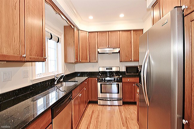 Building Photo - 2 br, 2.5 bath Townhome - Glenbrook Gables