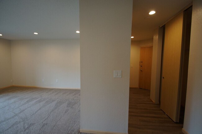 Building Photo - Fully Renovated Appaloosa Suite
