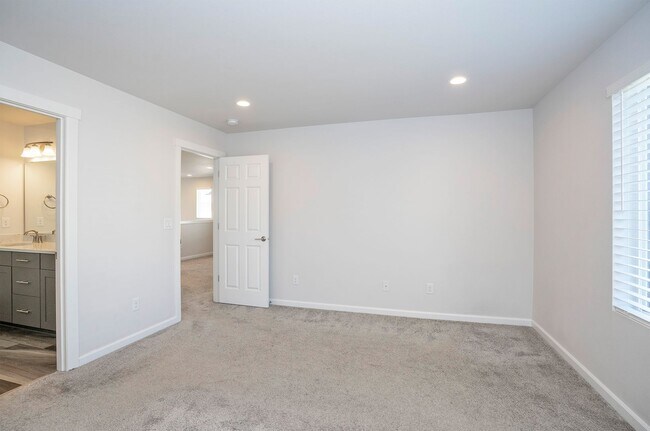 Building Photo - Newer 3-Bed Edgewood Home with A/C, Loft, ...