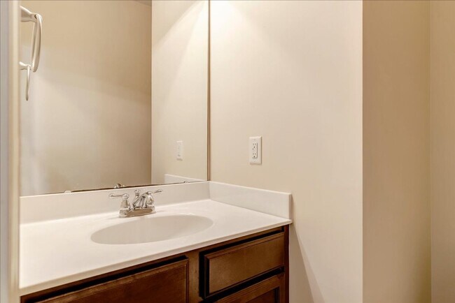 Building Photo - Updated Home with Fenced Yard in Massey Preserve