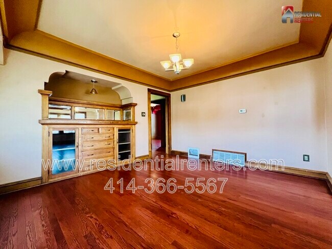 Building Photo - 2002 S 69th St