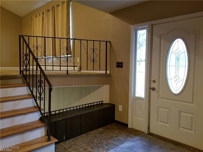 Building Photo - 3032 Englewood Dr