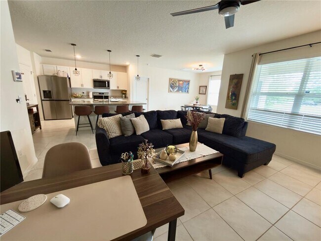 Building Photo - 512 Lily Ln