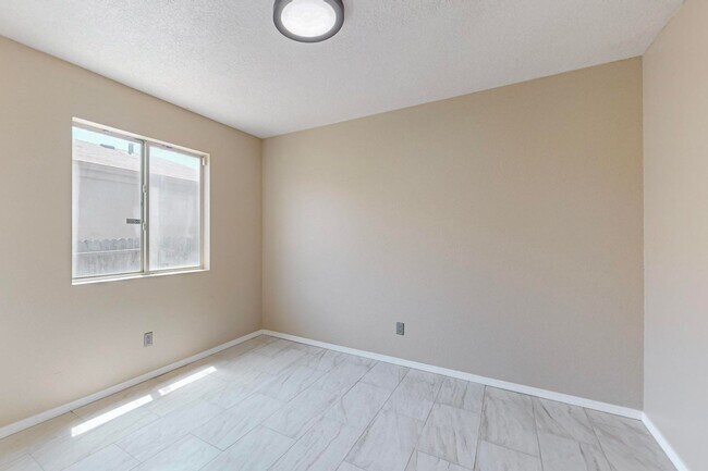Building Photo - Southwest 3 Bedroom  2 Bath with  2 car Ga...