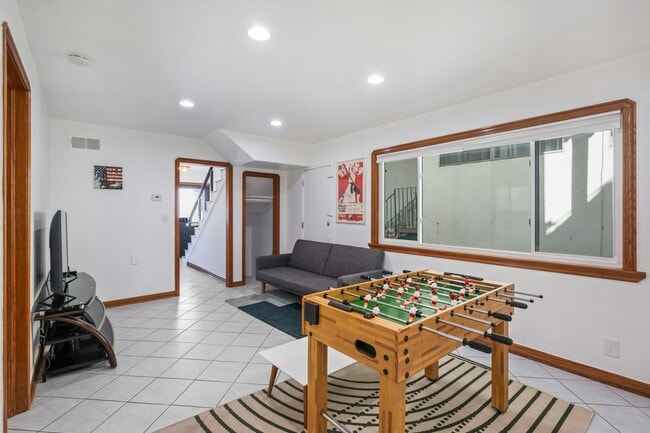 Building Photo - 208 Marine Ave