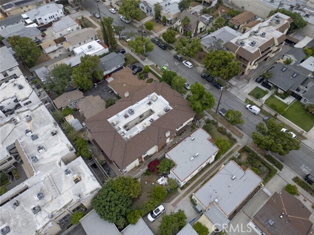 Building Photo - 914 E Elk Ave