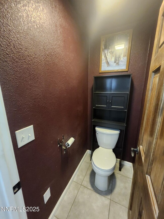 Building Photo - 880 Truckee Ln