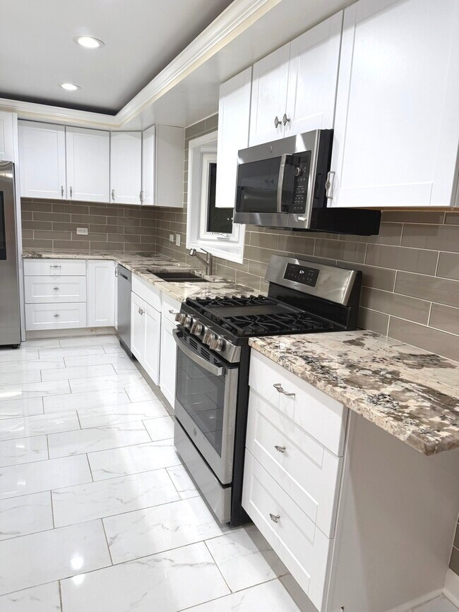 Building Photo - 17312 Valley View Dr