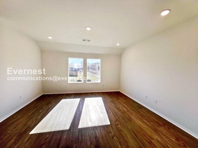 Building Photo - 1607 Ridgefield Cir