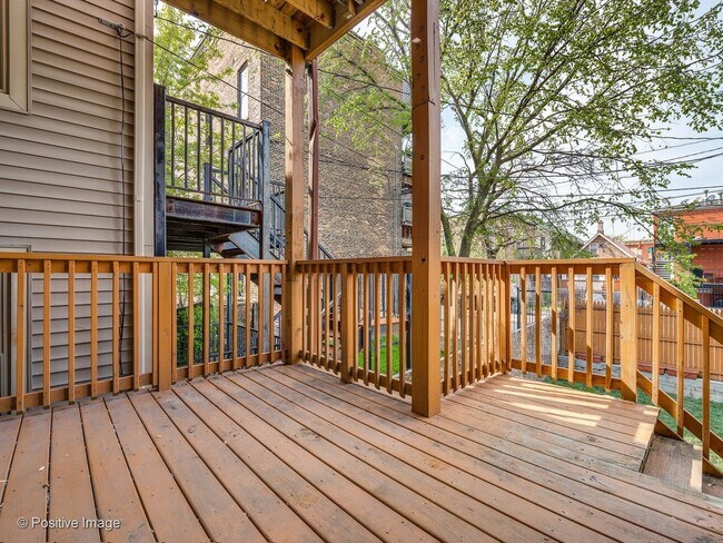 Building Photo - 2450 W Arthington st