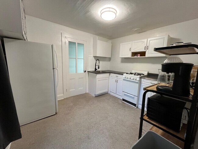 Building Photo - 208 Hudson St