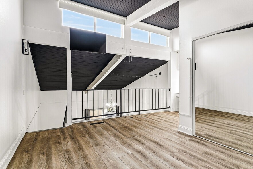 Building Photo - 5460 White Oak Ave