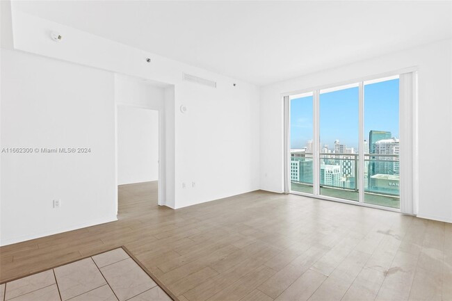 Building Photo - 950 Brickell Bay Dr