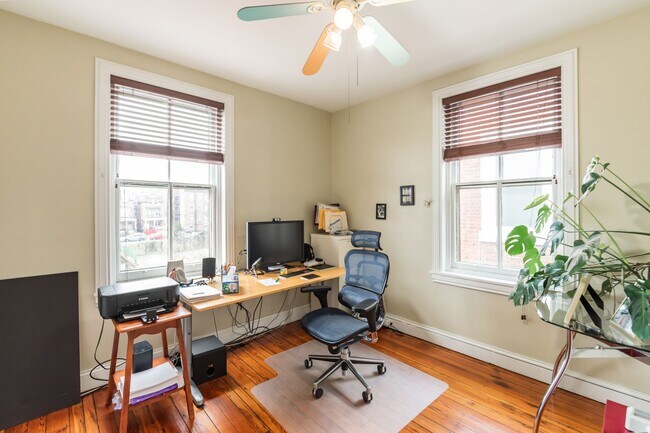 Building Photo - 206 S 43rd St