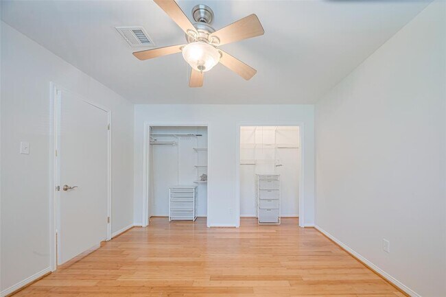 Building Photo - 5115 Kingfisher Dr