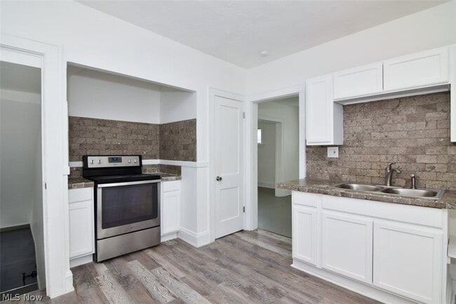 Building Photo - 3369 E 139th St