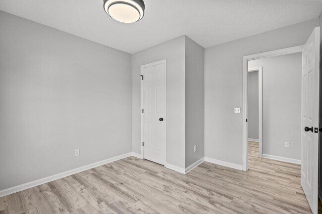 Building Photo - Fully Renovated 3 Bedroom in Southport!