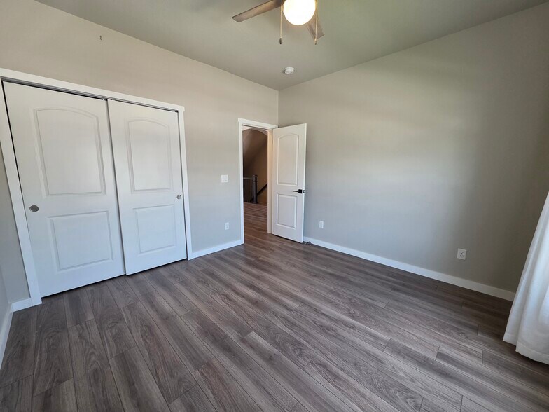 Building Photo - 10258 Sharon Springs Dr