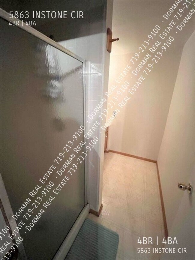 Building Photo - 5863 Instone Cir