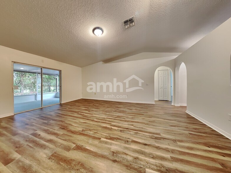 Building Photo - 3097 Rogers Ave