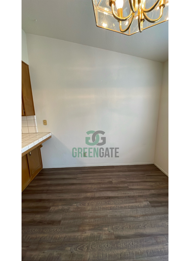 Building Photo - Gate Community 2 Bedroom Condo Availabilit...