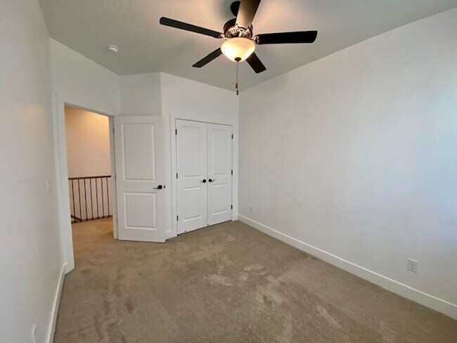 Building Photo - 2473 350 N