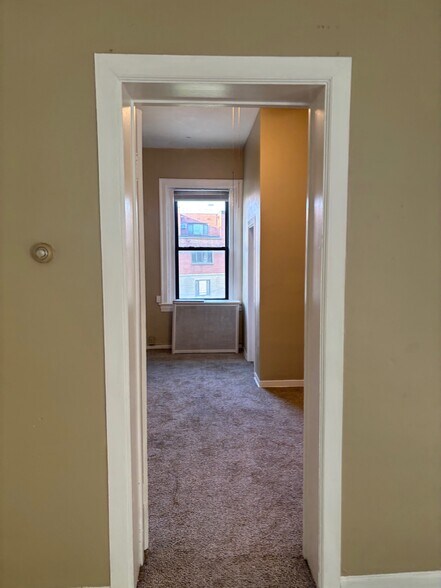 Building Photo - 406 Station Street