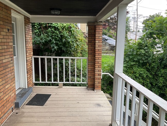 Building Photo - Charming, Character-Filled 2 Bedroom in Br...