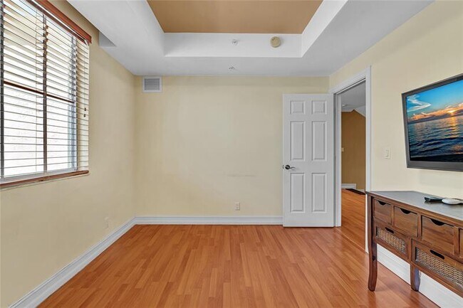 Building Photo - 1634 NE 5th Ct