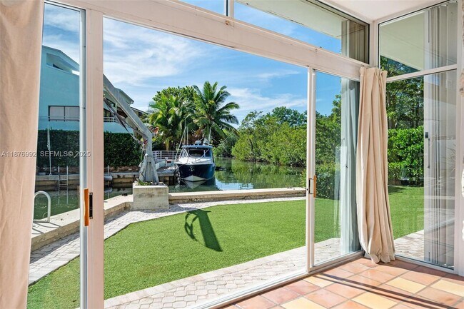 Building Photo - 2120 S Bayshore Dr