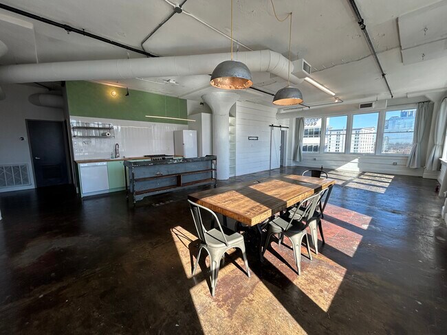 Building Photo - 426 Marietta St NW