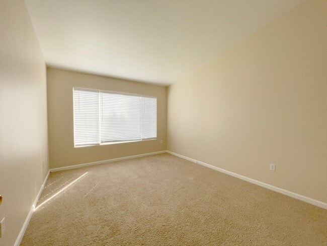 Building Photo - 3 bedroom condo in Broomfield! Master bedr...