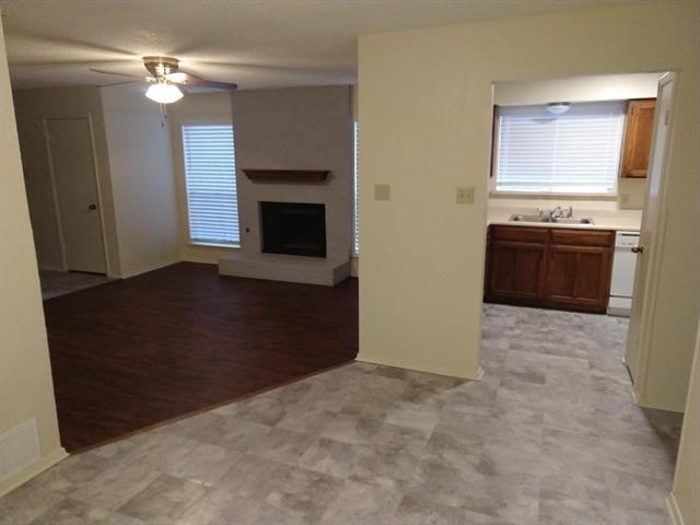 Building Photo - 2110 Valleywood Dr