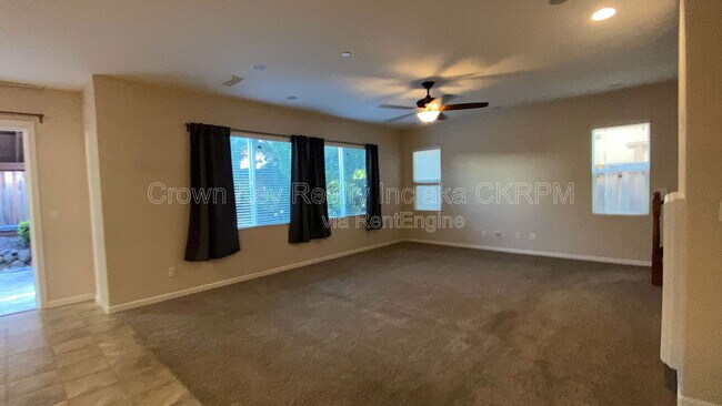 Building Photo - 172 W Viola St